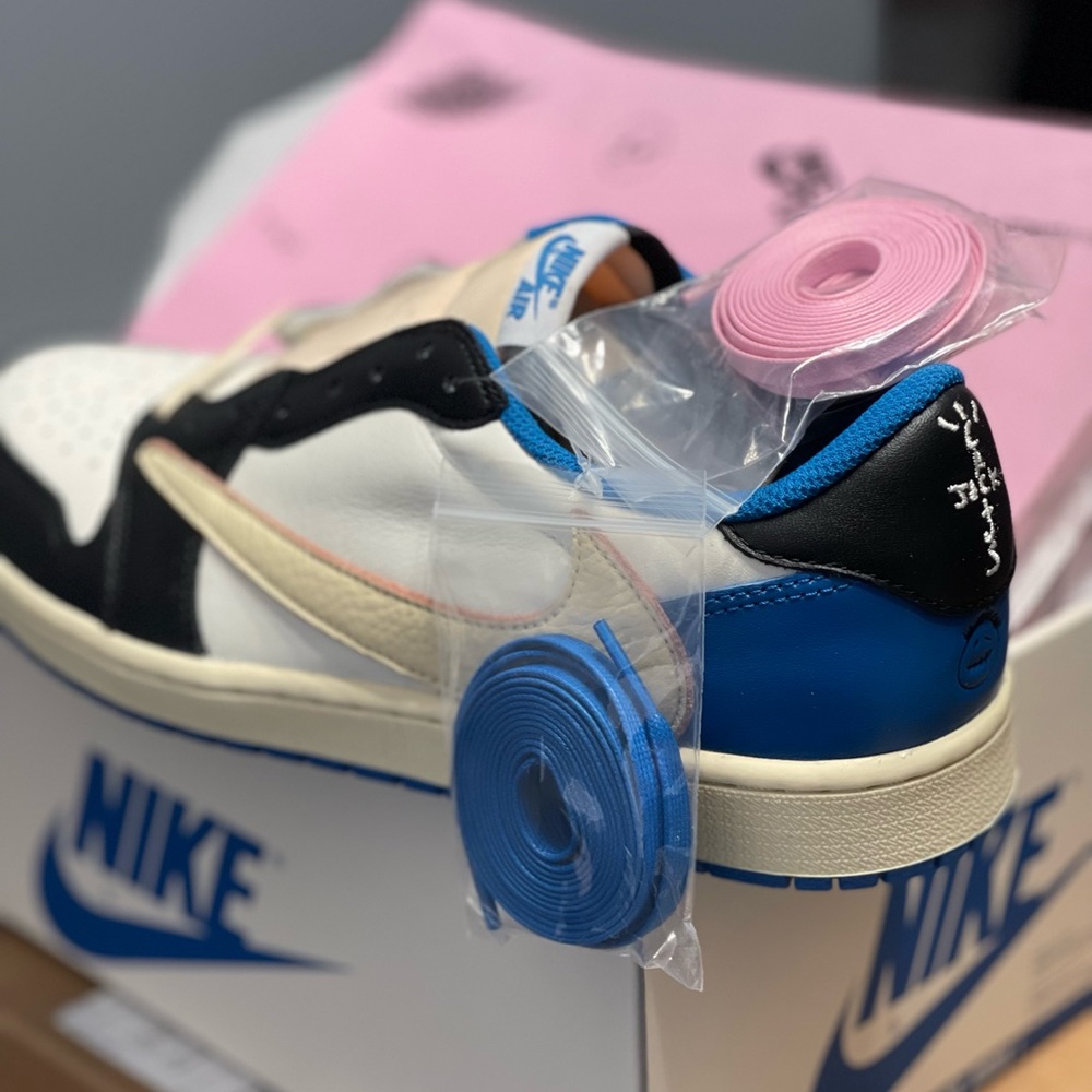 Air Jordan 1 Retro Low Fragment x Travis Scott - Picture 3 of 6
